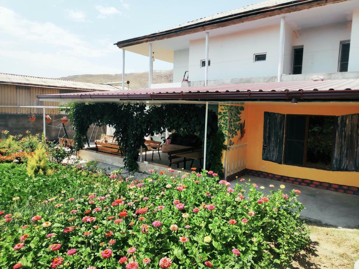 Happy House Hotel Chʼiva Buitenkant foto