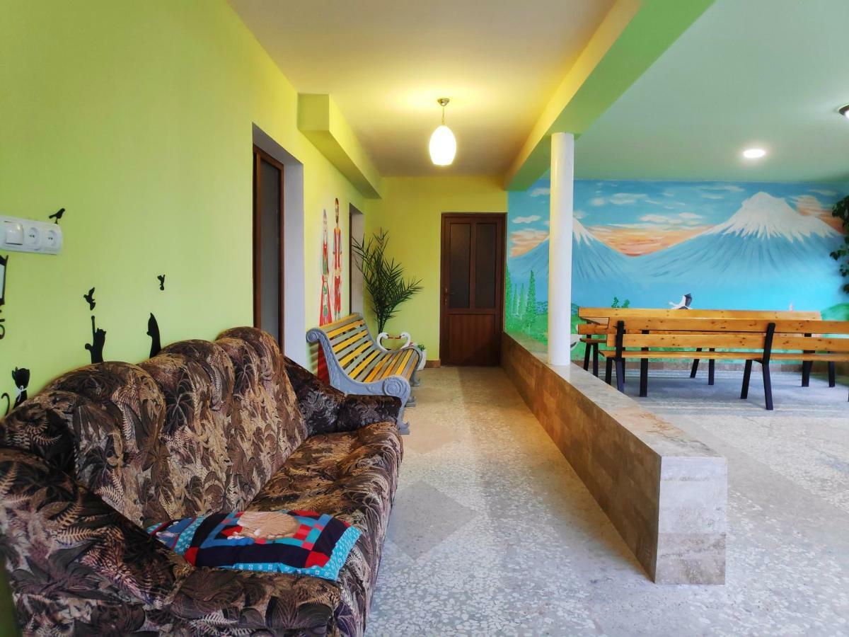 Happy House Hotel Chʼiva Buitenkant foto